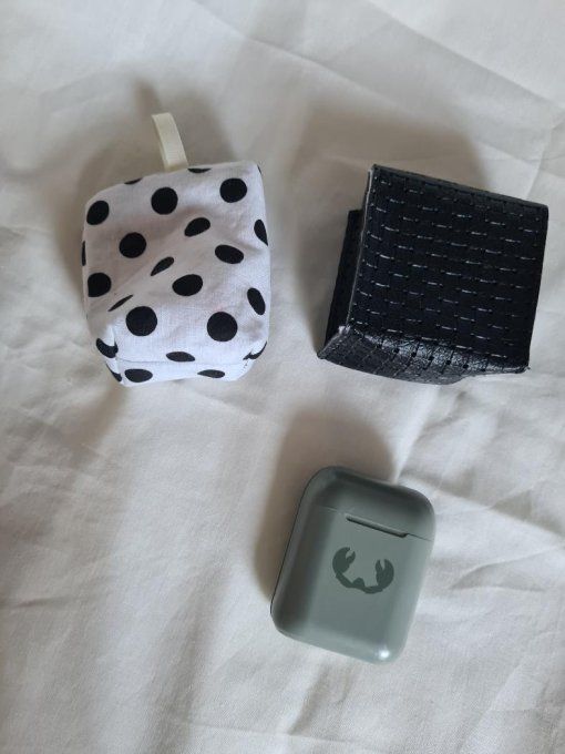 mini pochette pour air pods - sur commande