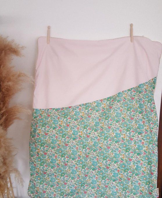 Couverture pour bébé en Liberty betsy turquoise et uni rose