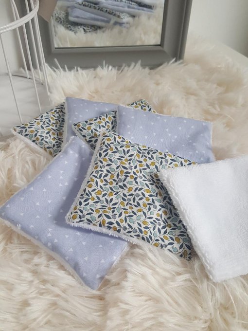 Lot de lingettes lavables en Liberty Floriana bleu et petits triangles bleus