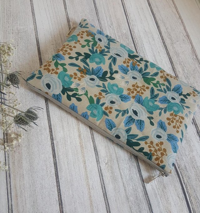 Trousse plate matelassée en coton-lin Rifle Paper Garden party Rosa blue